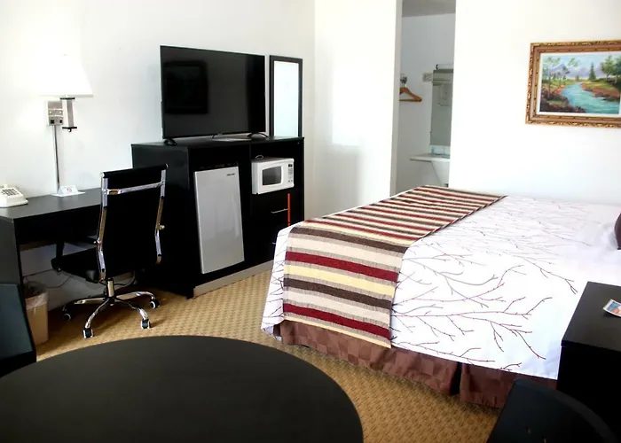 Chaparral Motor Inn